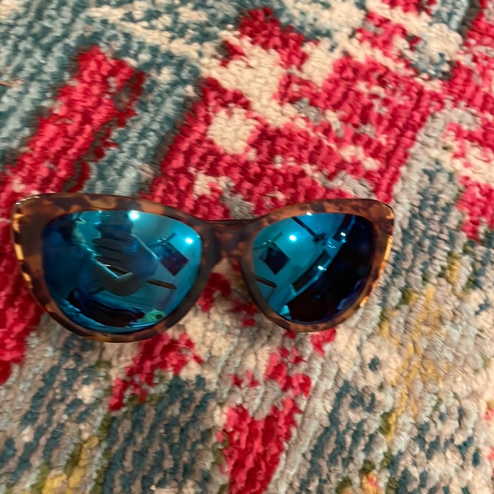 Gooder sunglasses great condition